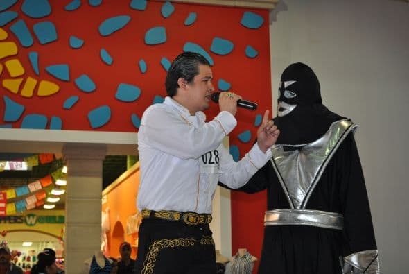 Luego cuatro audiciones en diferentes lugares de la ciudad, se han seleccionado a siete semifinalistas. ¡Disfruta de la final de este certamen de canto!