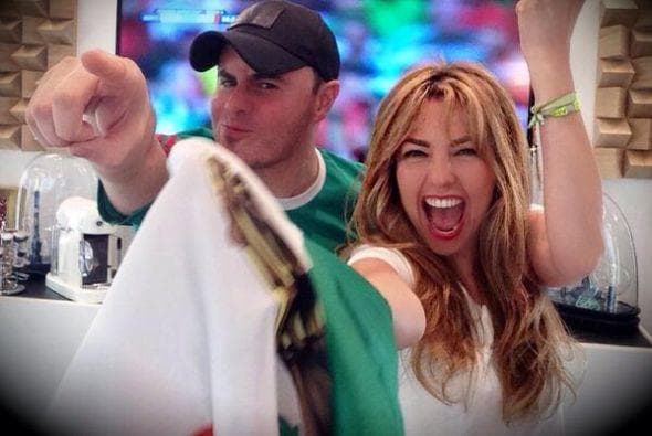 <b>Thalia </b>también sabe que los días de juego son para celebrarse a lo grande.