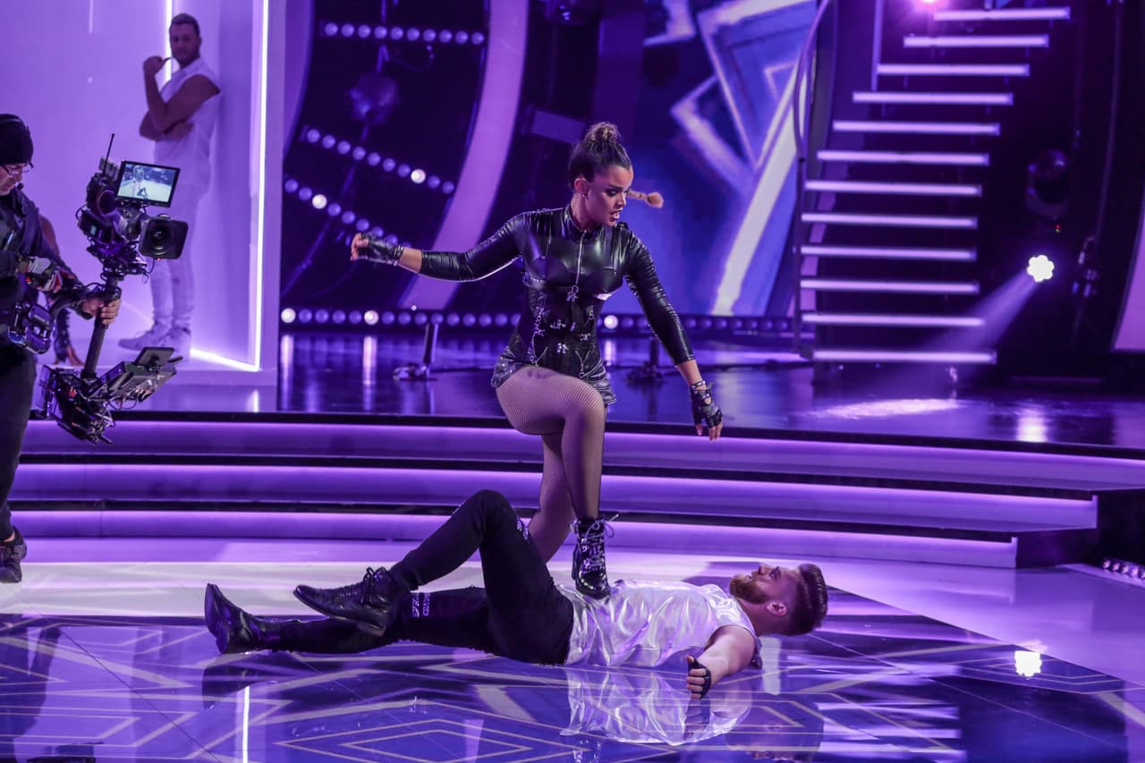 Finalmente Yuri no perdió la oportunidad para decirle a Clarissa que le encantaban las mujeres de retos, y le dijo que ella era una.