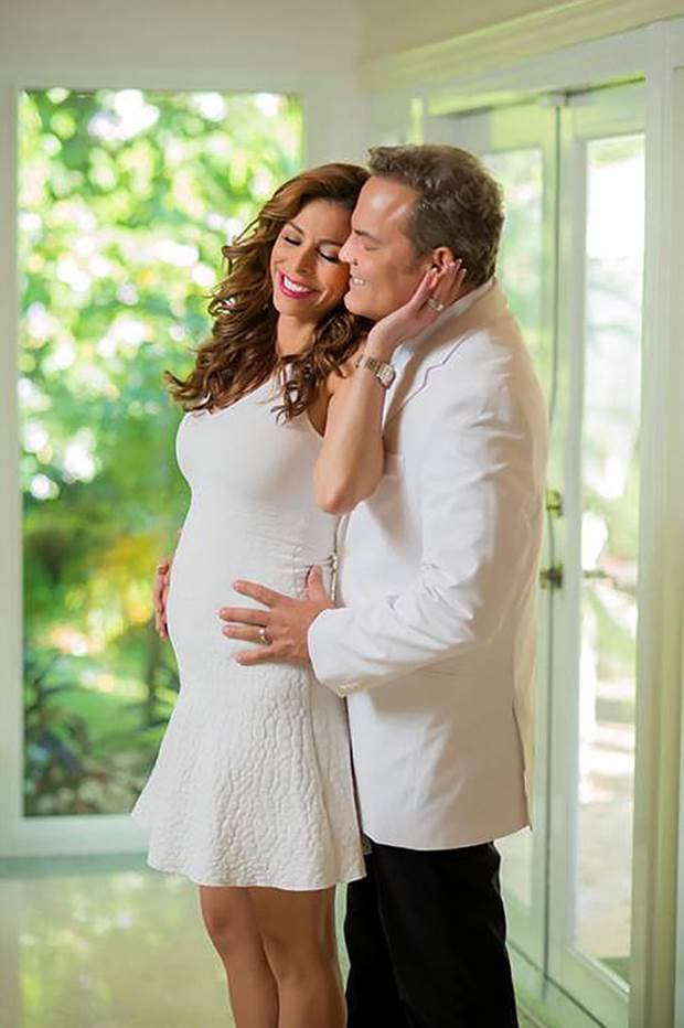 Lourdes Stephen anunció que será mamá y lo hizo ante las cámaras de su programa Sal y Pimienta.