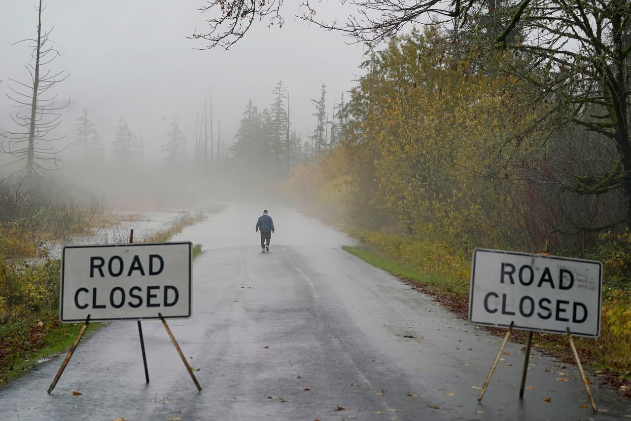 La tormenta cayendo sobre Snoqualmie, Washington, durante el pasado fin de semana. El gobernador Jay Inslee declaró el lunes un estado de clima severo de emergencia en 14 condados.
<br>
<br>Se pronostican cielos mayormente despejados para el área durante los próximos días, según el Servicio Meteorológico Nacional.
<br>
