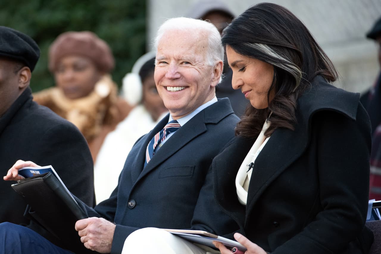 <b>Tulsi Gabbard: </b>"Hoy estoy suspendiendo mi campaña presidencial y ofreciendo mi apoyo total a Biden en su propósito de unificar a nuestro país",
<a href="https://www.univision.com/noticias/elecciones-en-eeuu-2020/tulsi-gabbard-anuncia-su-retiro-de-las-presidenciales-democratas-y-apoya-a-biden">dijo la legisladora demócrata por Hawai en un video en Twitter el 19 de marzo</a>. “Aunque no coincido con el vicepresidente en cada tema, sé que tiene un buen corazón y está motivado por su amor al país y al pueblo estadounidense", agregó.