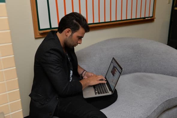 ¿Qué les estaría escribiendo? Seguro las tenía más que contentas.