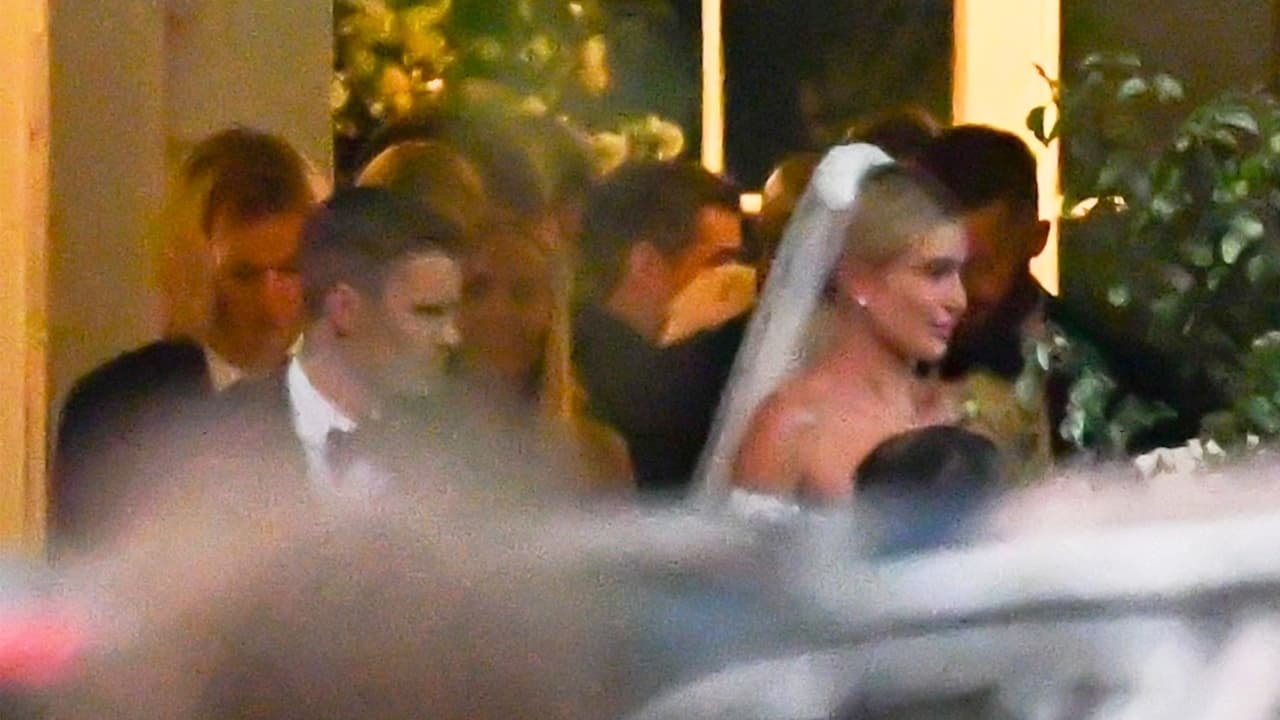 Las fotos de la boda religiosa de Justin Bieber y Hailey Baldwin: el velo, el esmoquin y más