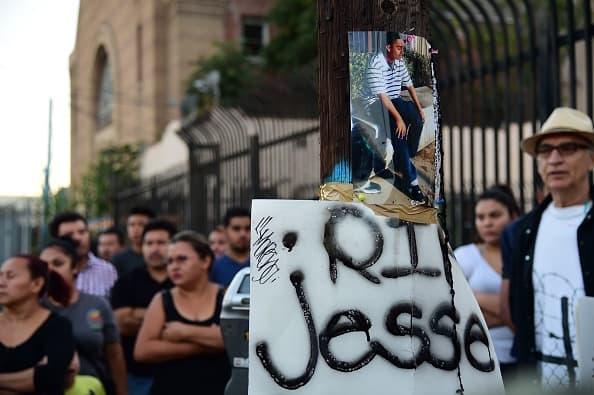 Oficiales del LAPD dijeron que el caso continúa bajo investigación y que detectives están revisando las grabaciones de las cámaras corporales que portaban los agentes involucrados en el mortal tiroteo.