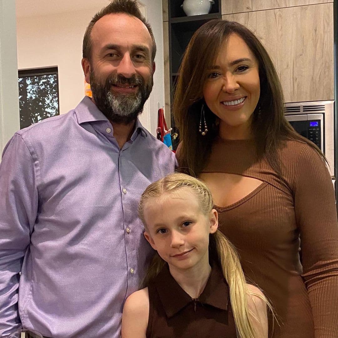 <b>Sebastián Jiménez</b> es el príncipe que llegó a la vida de
<b> <a href="https://www.univision.com/temas/tanya-charry" target="_blank">Tanya Charry</a></b> para llenarla de ilusión, bellos momentos y formar una encantadora familia junto a la bella 
<b>Zoe.</b>