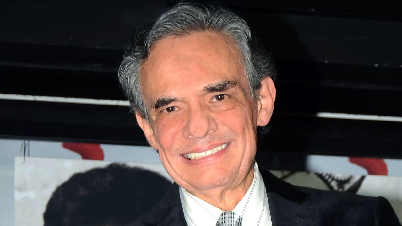 "Están omitiendo a la familia de José en México y el juez lo va a descubrir a la hora que investigue quién es José Rómulo Sosa Ortiz (nombre completo del cantante)", agregó. 
<br>