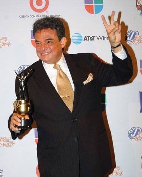 El intérprete mexicano también le canto al amor propio, ese amor que cada persona debe sentir por uno mismo antes de amar a otro. ‘Payaso’ del álbum Reflexiones de 1984 logró más de tres millones de copias.
<br>
<br>
<b>"Es verdad soy un payaso, pero qué le voy a hacer. Uno no es lo que quiere, sino lo que puede ser".</b>