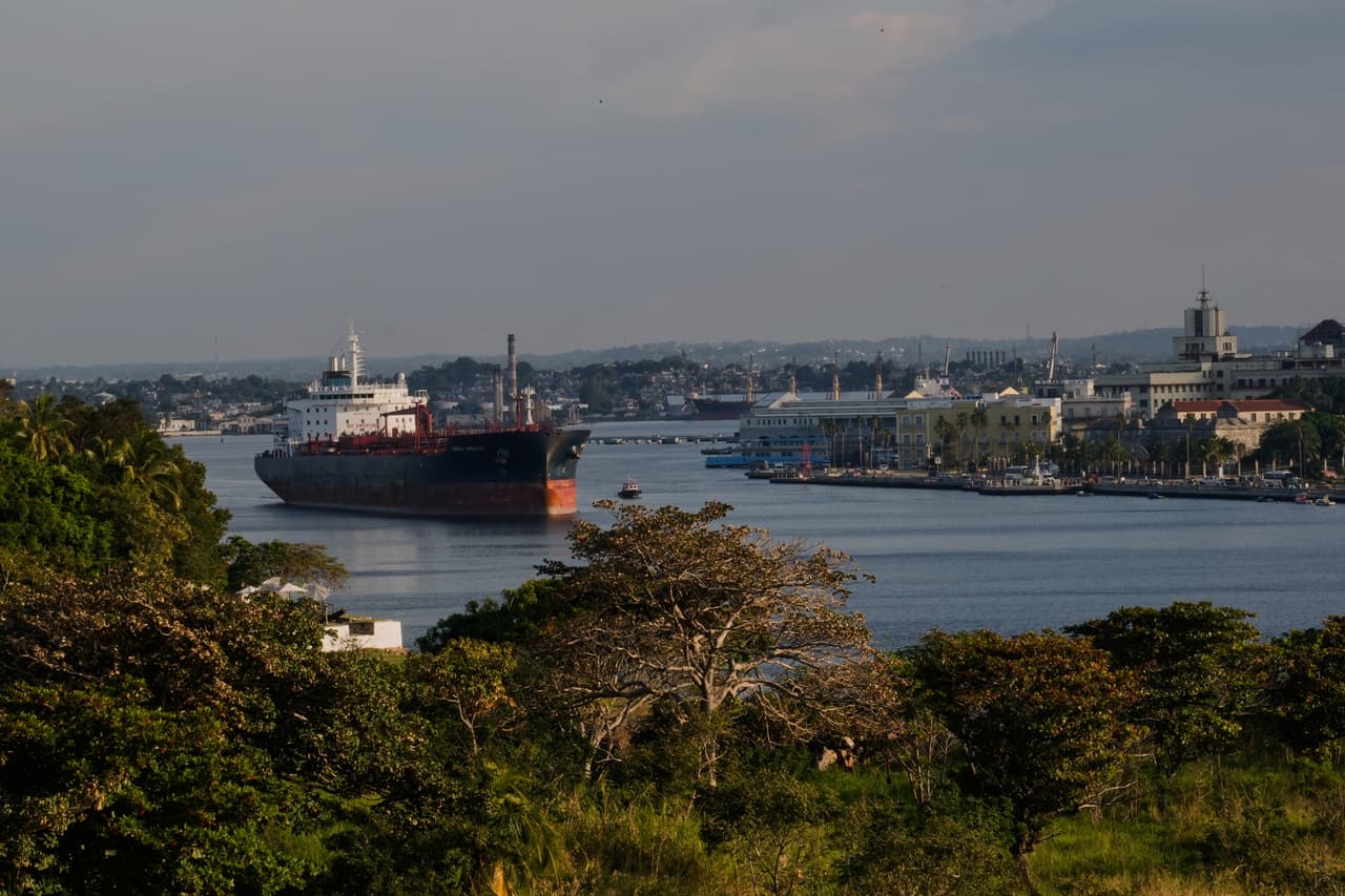 Un petrolero ruso desafía el bloqueo de Estados Unidos y se dirige a Cuba con más de 700.000 barriles de crudo
