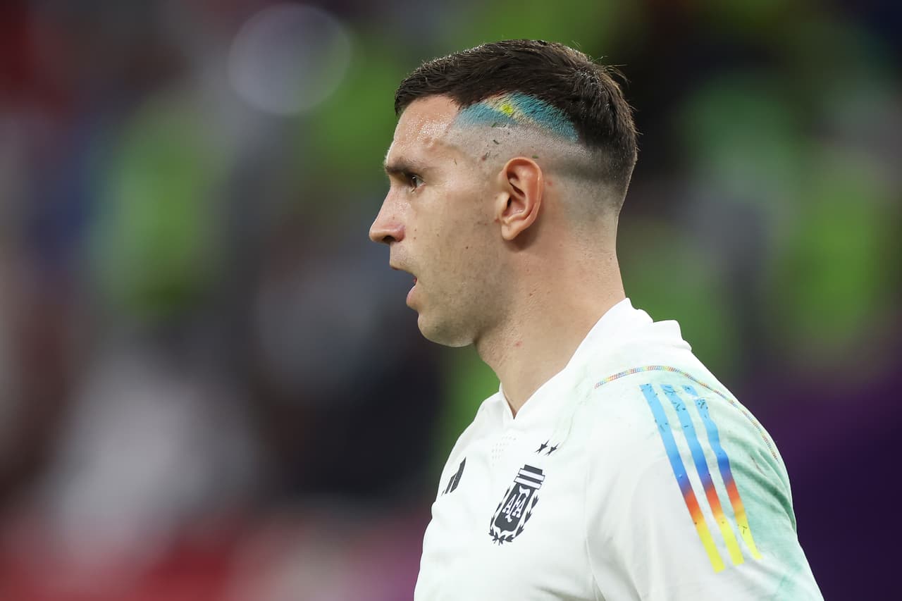 Gobierno de Francia pide a FIFA investigar a 'Dibu' Martínez y argentinos por insultos