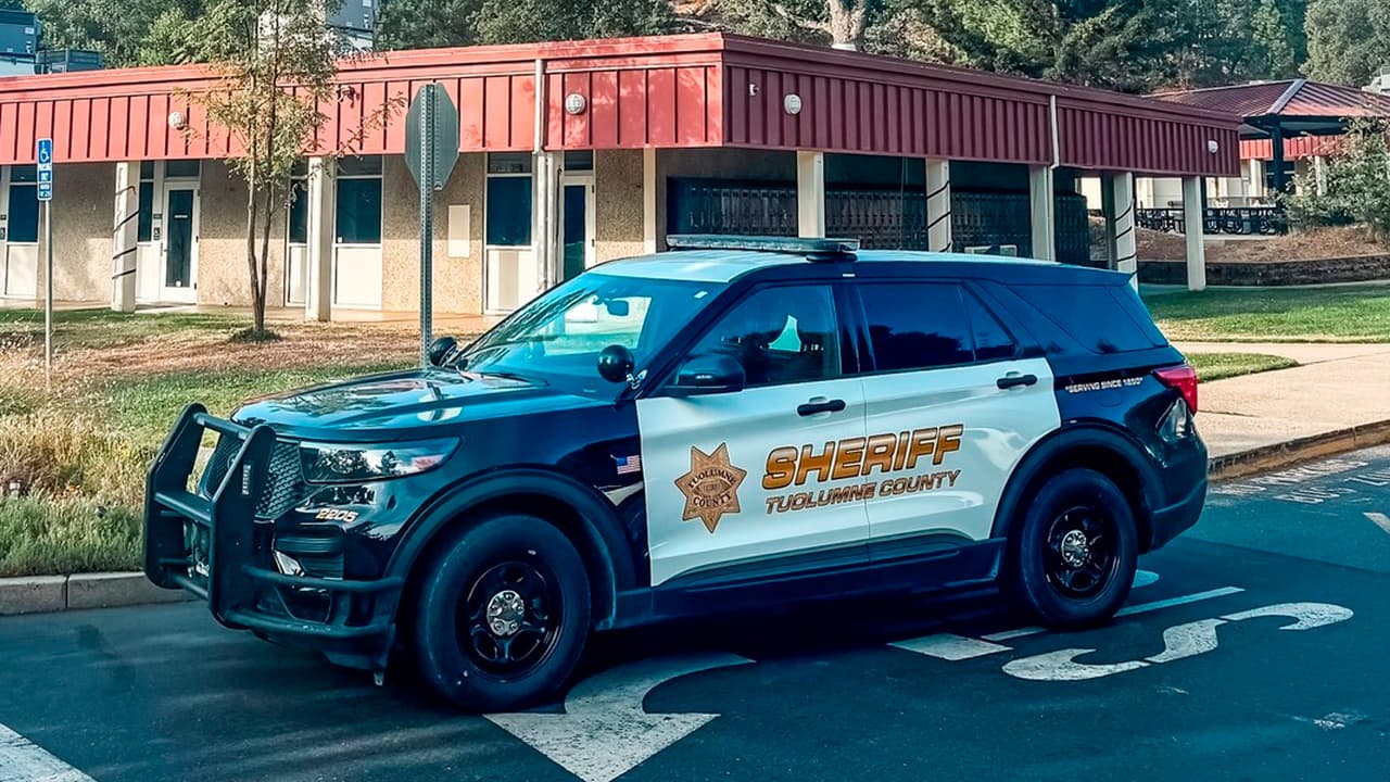 Arrestan a maestro en el condado de Tuolumne por agresión a estudiante con base de béisbol