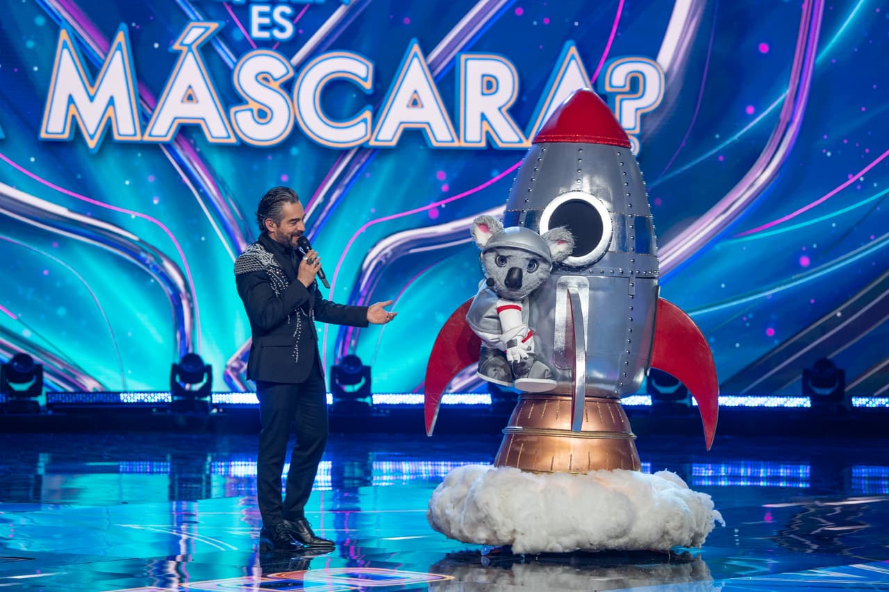 Posteriormente continuamos con lo que quedó pendiente en la semifinal, conocer la identidad de Koaláctico. En esta ocasión tanto Galilea Montijo como Carlos Rivera apostaron porque Edson Zúñiga, pero el cantante fue más específico y dijo que se trataba de uno de sus personajes, ‘El Compayito’. Por otra parte, Yuri mantuvo que era Moisés Suárez y Juanpa Zurita el Conejo Blas.