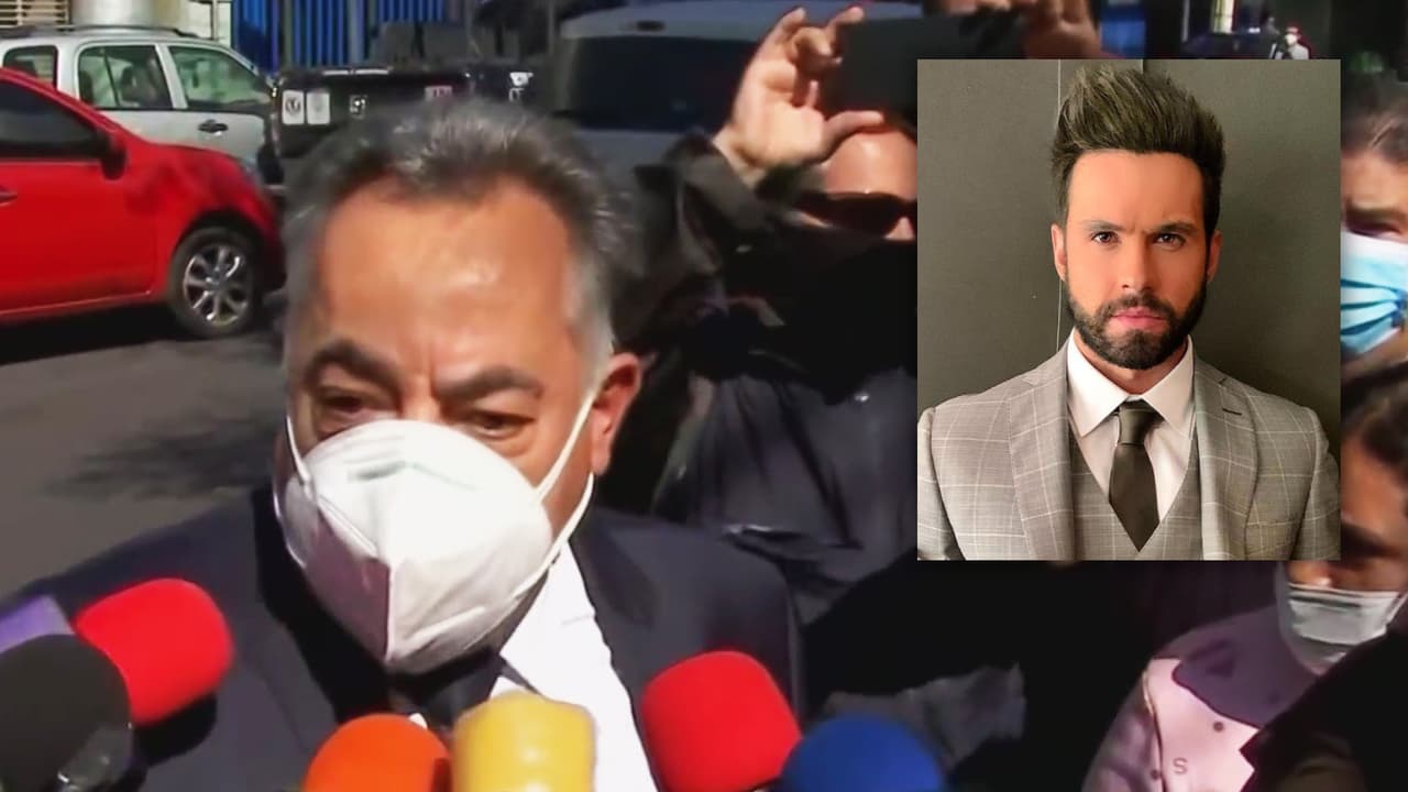 Actualmente, el artista permanece en el Reclusorio Norte de la Ciudad de México en donde enfrenta un proceso legal por supuestamente
<b><a href="https://www.univision.com/famosos/eleazar-gomez-detenido-golpear-novia" target="_blank"> golpear, morder e intentar estrangular </a></b>a su ahora exnovia Stephanie Valenzuela. 
<br>