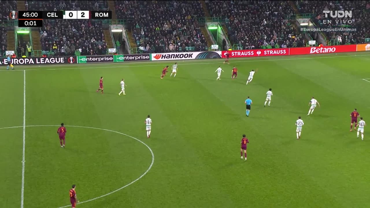 ¡GOL!  anota para AS Roma. Evan Ferguson