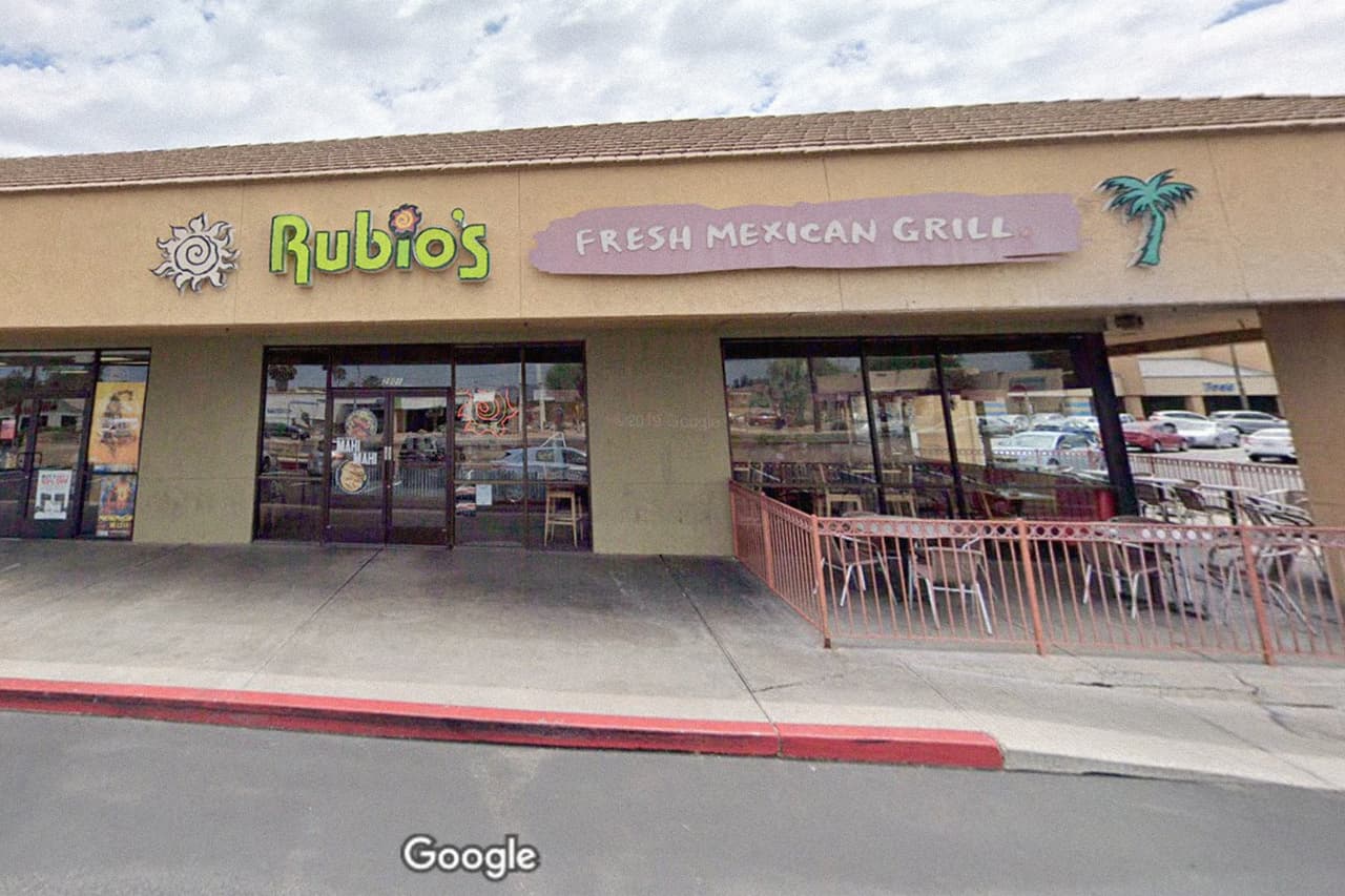 <b>Puesto 12. Rubio's.</b> 
<a href="https://www.rubios.com/"><u>Fue fundada en San Diego, California, en 1983</u></a>. En octubre de 2020 la cadena solicitó protección por bancarrota a causa de la pandemia de covid-19. 
<a href="https://timesofsandiego.com/business/2020/10/26/rubios-files-for-bankruptcy-but-will-keep-california-restaurants-open/"><u>La compañía dijo que sus casi 170 restaurantes</u></a> en California, Arizona y Nevada continuarán operando durante la reestructuración. En 2019 obtuvo una ganancia de 232 millones de dólares.