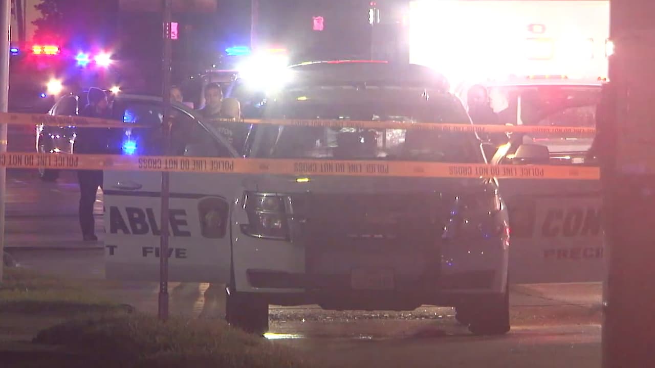 El incidente ocurrió pasada la medianoche del 23 de enero. El oficial ordenó a un vehículo detenerse y 
<a href="https://www.univision.com/local/houston-kxln/intensifican-la-busqueda-del-responsable-de-balear-mortalmente-a-un-oficial-del-condado-harris-video">el conductor se bajó disparando</a> hacia la patrulla.