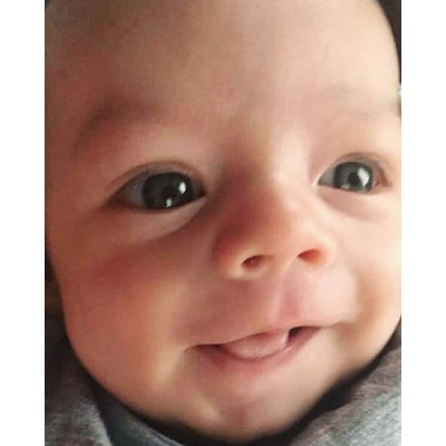 Incluso compartió esta adorable foto de su bebito. ¿Se parece a la actriz o a su papá?