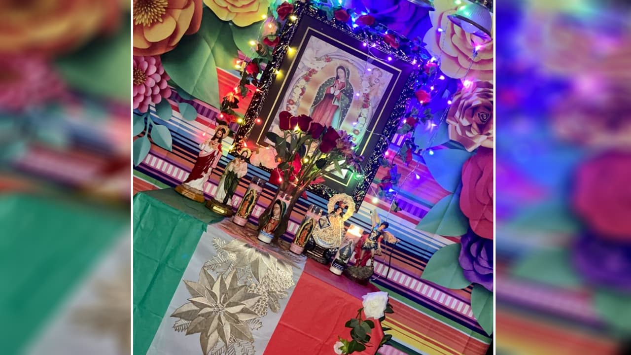 Selena Velázquez nos cuenta que cada año hace un altar diferente para “su Virgencita”, y así le agradece todo lo bueno que hace en su vida y en la de su familia.