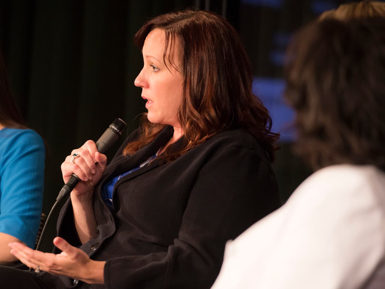 El mayor grupo en favor del control de armas respalda a MJ Hegar en Texas