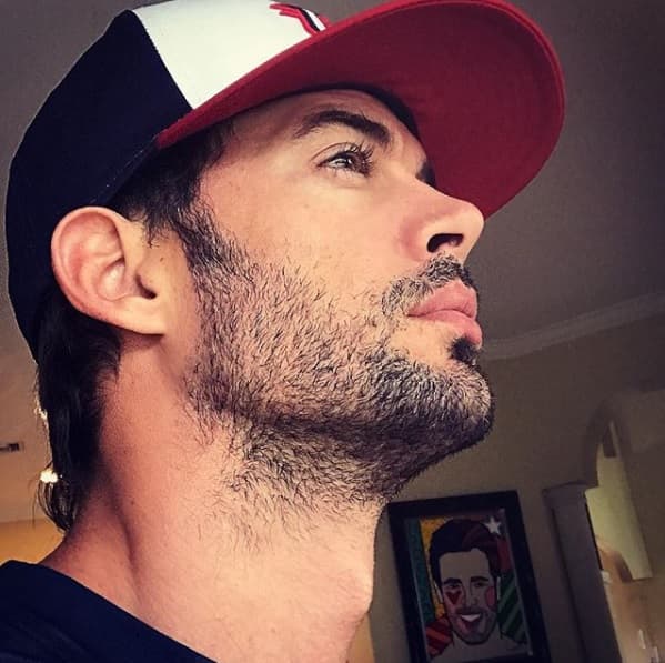 William Levy buscó llevar a la pantalla grande la historia, basada en el libro 
<b><a href="https://www.amazon.com/Killing-Sarai-Company-Killers-Book-ebook/dp/B00DH5FT4M" target="_blank">'Killing Sarai'</a></b> de J.A. Redmerski, porque lo atrapó desde que la conoció y aunque en un principio adaptó la historia en inglés, después la llevó al castellano.