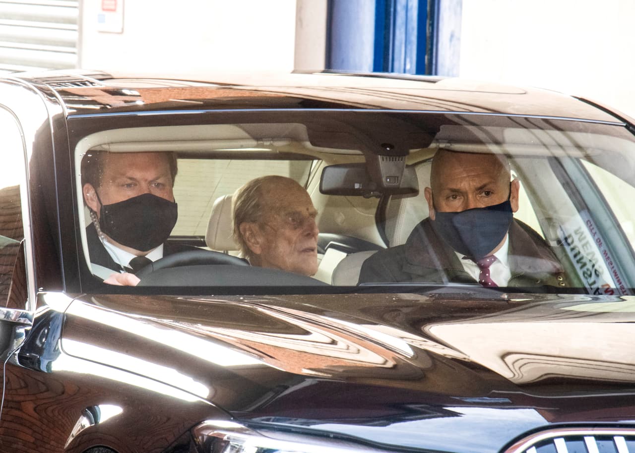El esposo de la reina Isabel II, el príncipe Philip, duque de Edimburgo, murió "pacíficamente" la mañana del 9 de abril a los 99 años en el Castillo de Windsor, luego de estar casi un mes hospitalizado tras una cirugía del corazón.