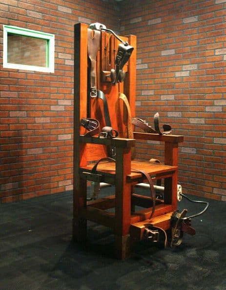 El gobernador republicano Bill Haslam firmó una ley para permitir al estado electrocutar a presos condenados a muerte en caso de que las prisiones no puedan obtener los fármacos usados en las inyecciones letales.