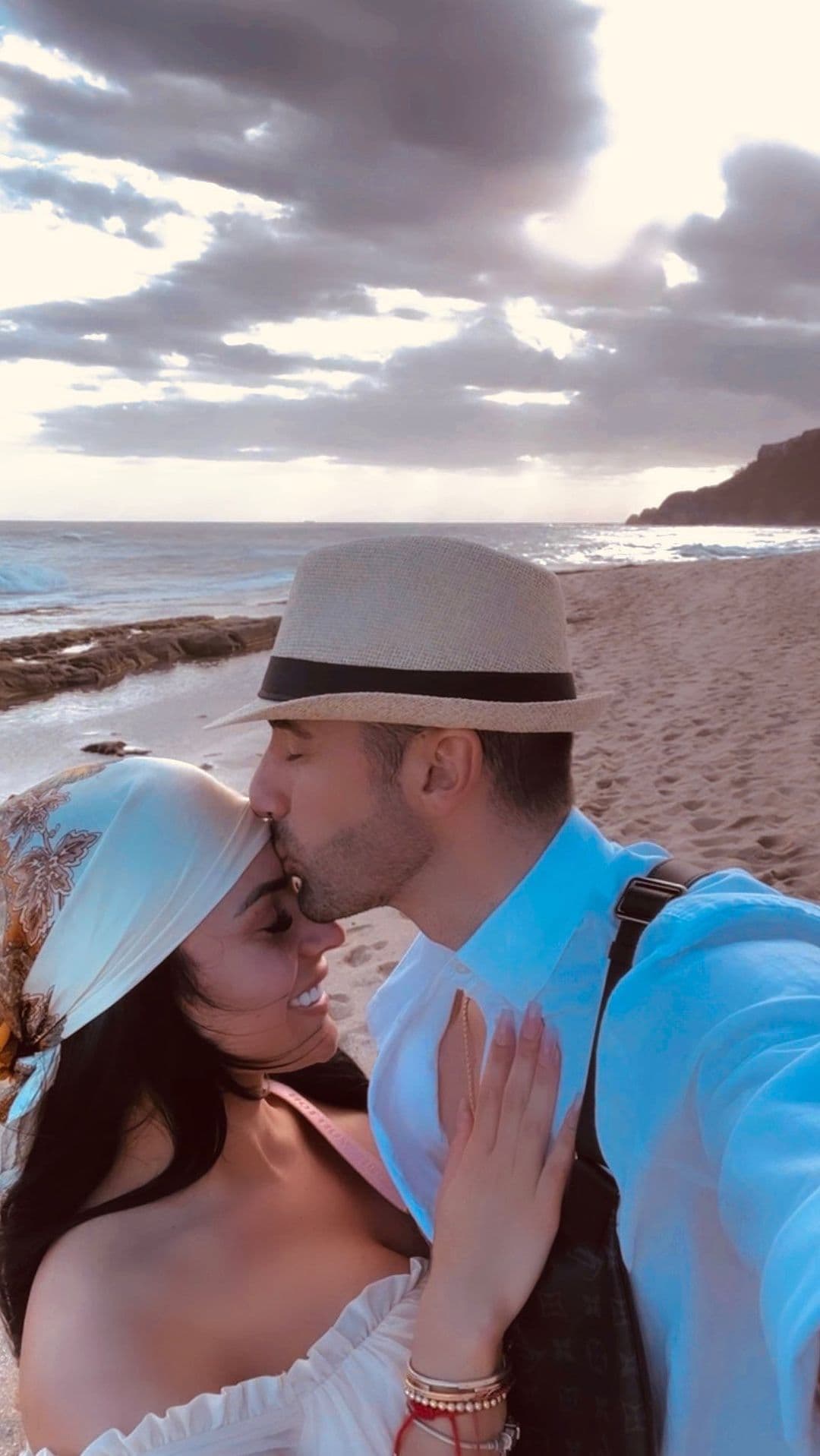 Además de dejar claro que no se involucró con el coreógrafo antes de que él rompiera su vínculo con López, la apasionada del ‘fitness’ desmintió las especulaciones de que ya se separaron.
<br>