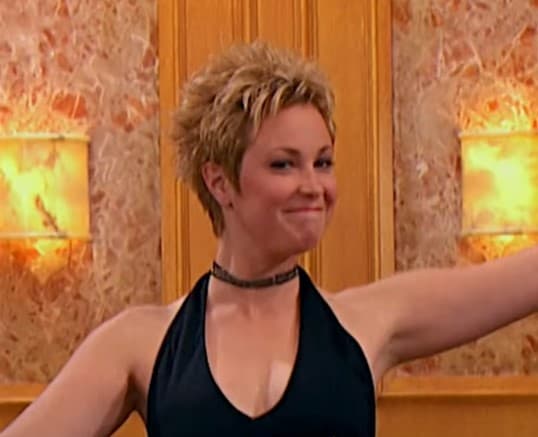 <b>Kim Rhodes, Carey Martin</b>
<br>Kim Rhodes dio vida a Carey Martin, la mamá de Zack y Cody en la serie de Disney Channel. Además de ser madre soltera, es la cantante principal del Hotel Tipton.