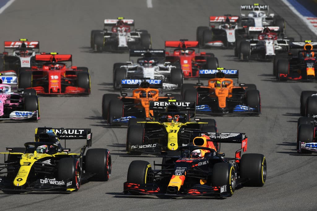 Bottas gana su segundo Grand Prix del año, en el podio lo acompañó Verstappen y Hamilton. El mexicano Sergio Pérez tuvo la oportunidad de tener un lugar en el podio pero se quedó en la cuarta posición en el Gran Premio de Rusia.