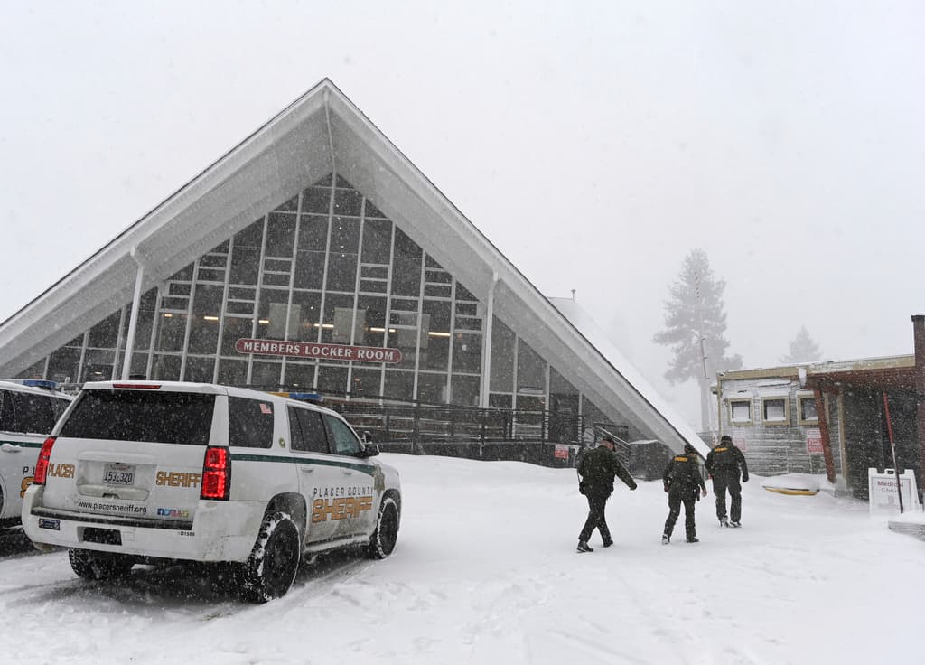 Un día antes, el resort advirtió a las personas que esquían en la nieve que KT-22: “Podría no estar en sus mejores condiciones, así que asegúrese de esquiar y montar bajo su propio riesgo”.