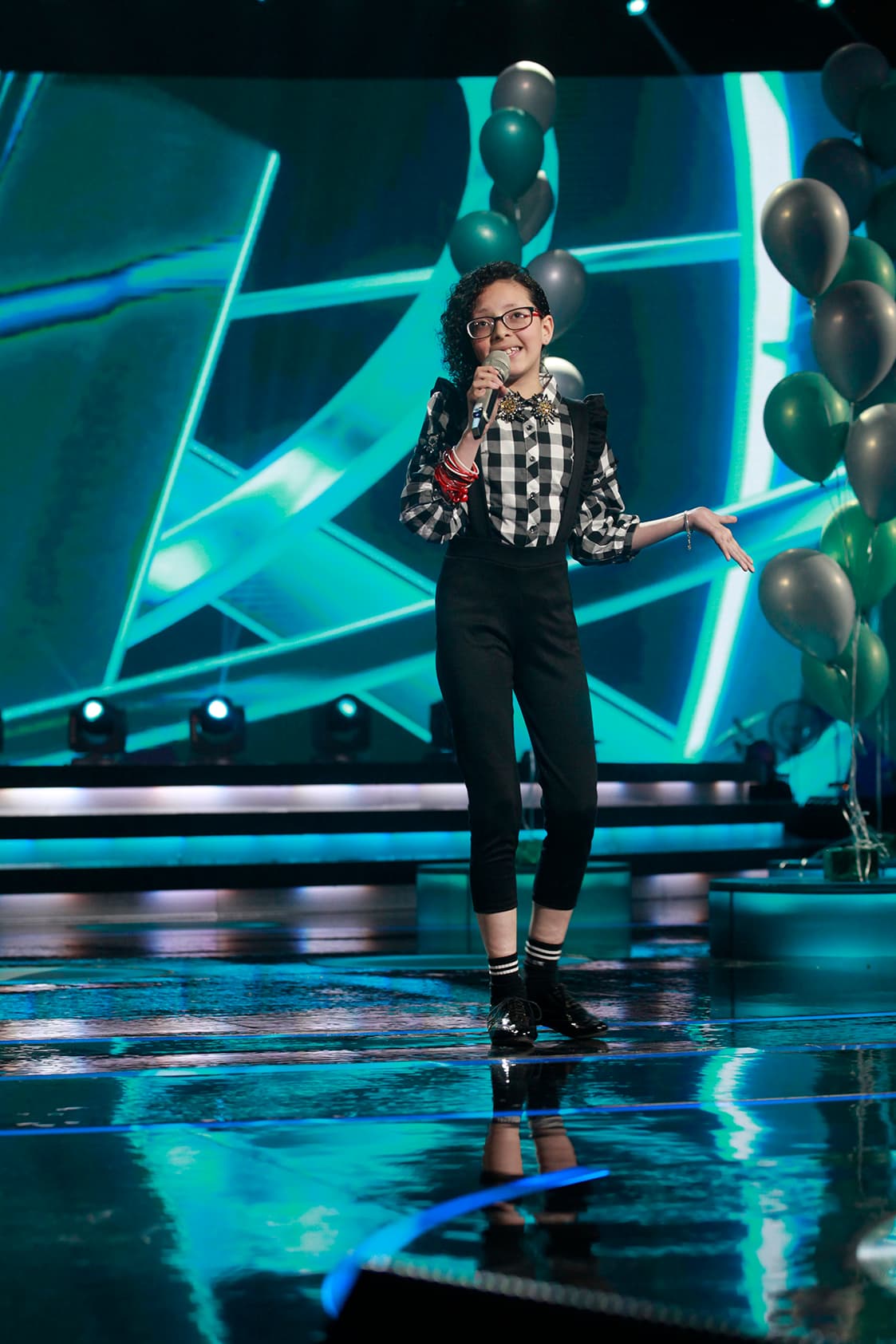 Taisia "de las mejores voces de este show", según Miguel Bosé, llegó al escenario para interpretar 'Ahora tú'; una vez más fue ella la acreedora de la mejor calificación de canto de la noche, con un total de 35.5 puntos.