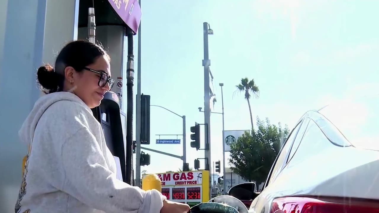 Hispanoamericanos pagarán más por la gasolina en California con nuevo impuesto y mayores distancias