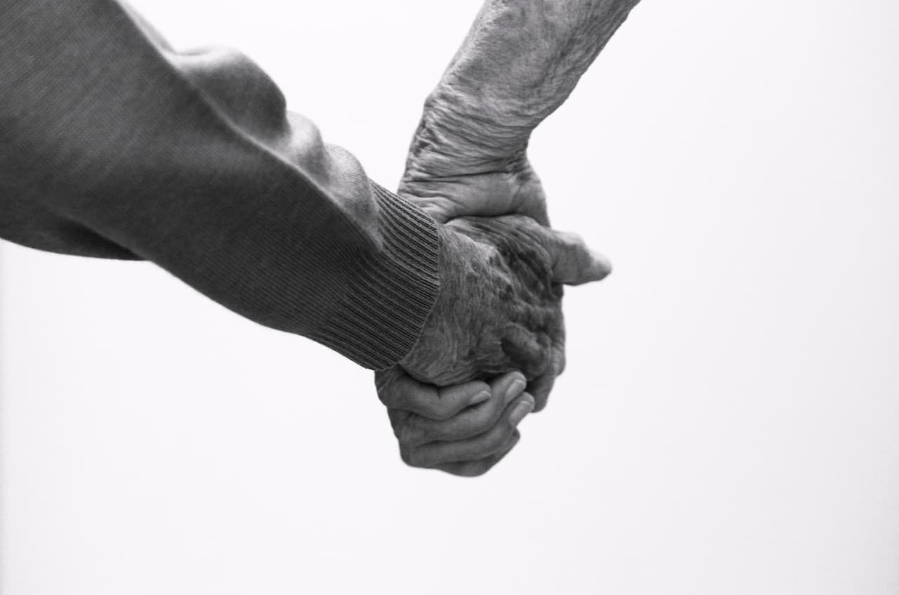 Anciano terminó con el sufrimiento de su esposa de un balazo en la cabeza