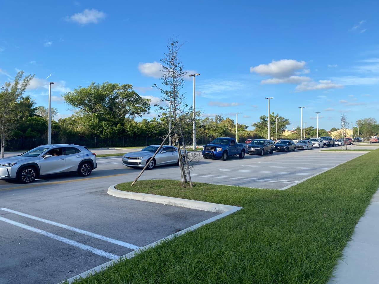 Un carro usado que les costaba a los vendedores de autos 5 mil dólares, le está costando 3 mil dólares más.