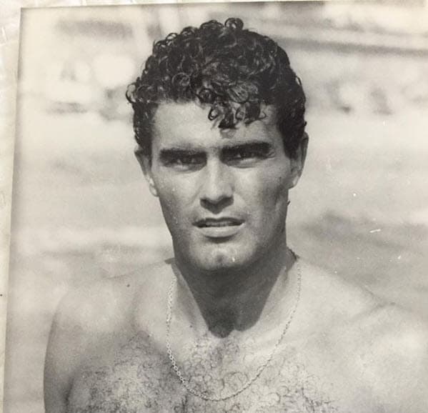 Fue parte de conocidos equipos de Argentina y otros países como: Club Atlético Sarmiento, Atlanta (Argentina), SK Beveren y KV Mechelen en Bélgica y el Atlético Juventus de Brasil, pero no solo como jugador, también como entrenador, según reveló 
<a href="http://archivo.eluniversal.com.mx/notas/926740.html">El Universal</a>.