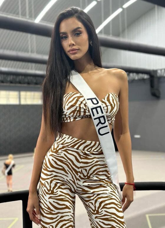 <b>Camila Namie Escribens </b>es quien desfilará para representar a Perú en Miss Universo 2023. Aunque nació en Lima, a los 5 años se mudó a California. Es modelo, empresaria e influencer. Egresó de la licenciatura en Negocios Internacionales.