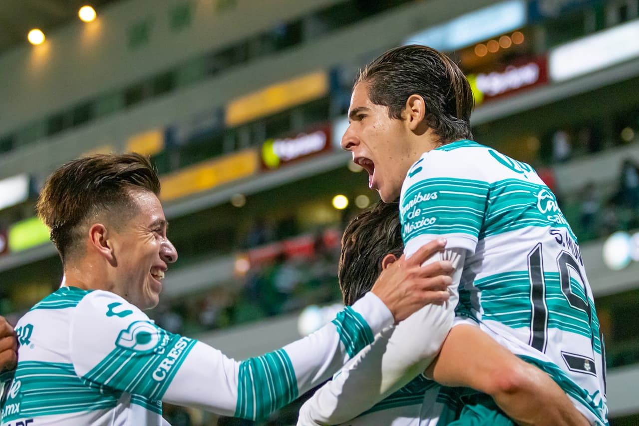 Santos gana frente a su gente y se acerca a los primeros cuatro