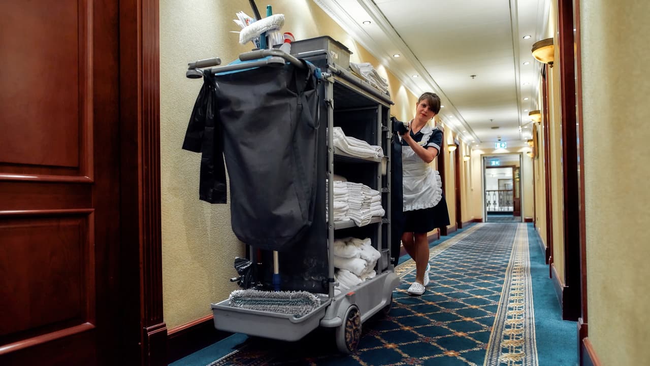 Aprueban aumento salarial para trabajadores hoteleros y del aeropuerto de Los Ángeles