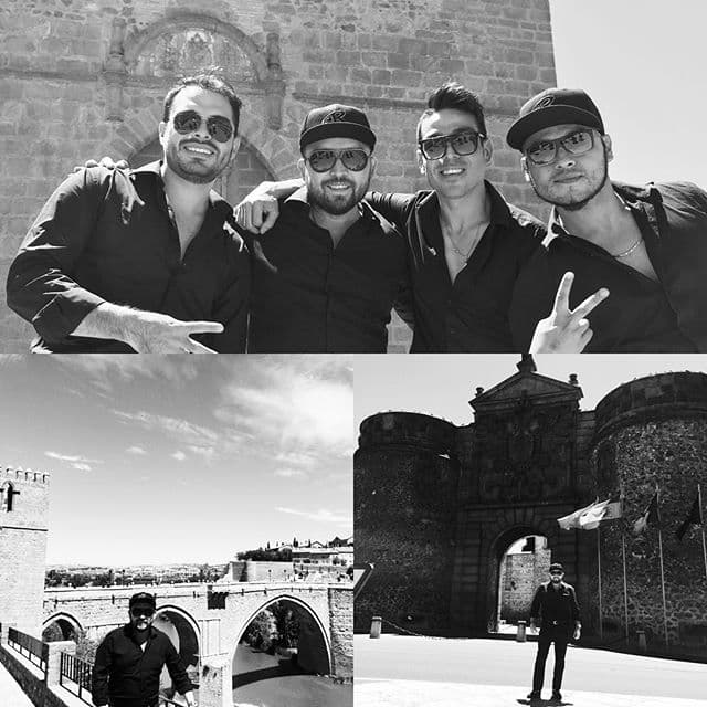 Salir a tomarse la foto del recuerdo como cuando visitó Toledo, España al lado de Banda El Recodo.