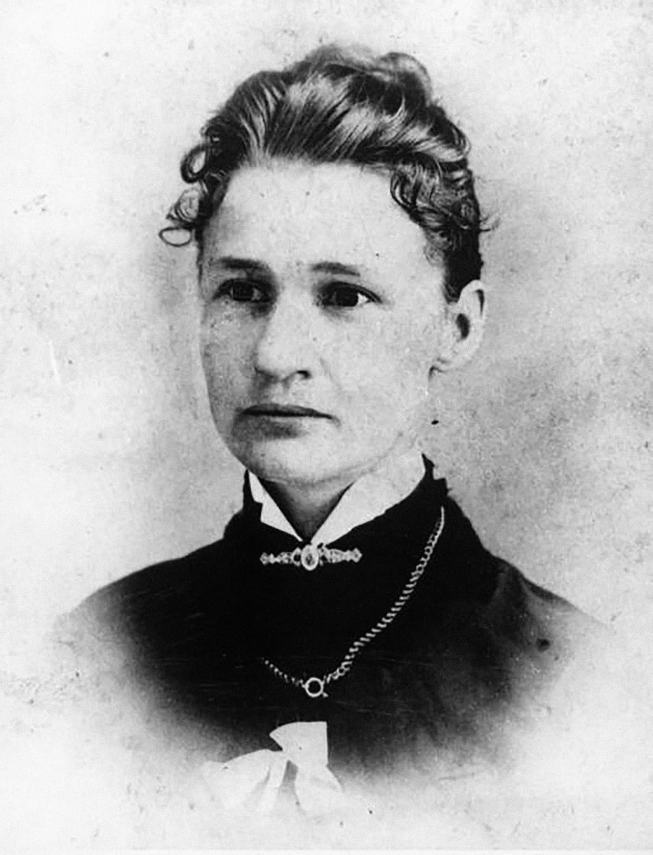 La primera alcaldesa: Susanna M. Salter (1860-1961). Fue la primera alcaldesa en los Estados Unidos cuando fue elegida en Argonia, Kansas en 1887.
