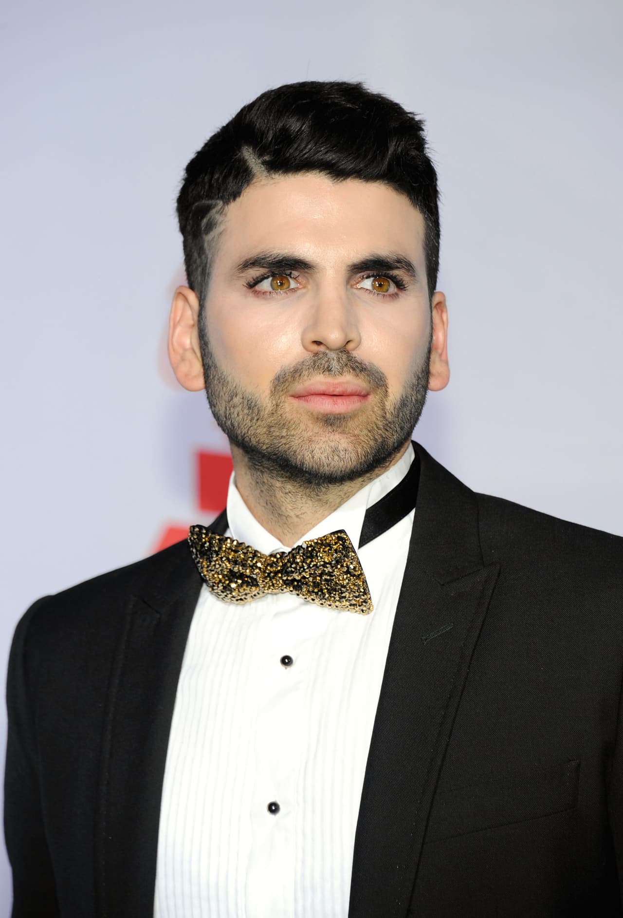 Jomari Goyso es un conductor, experto en moda y estilista nacido el 11 de octubre de 1981 en La Rioja, España.