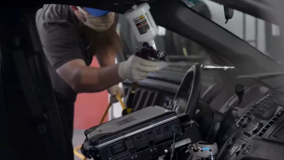 Concesionario de Bakersfield desinfecta vehículos de servicios de emergencia gratis