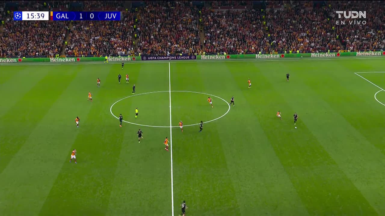 ¡GOL!  anota para Juventus. Teun Koopmeiners