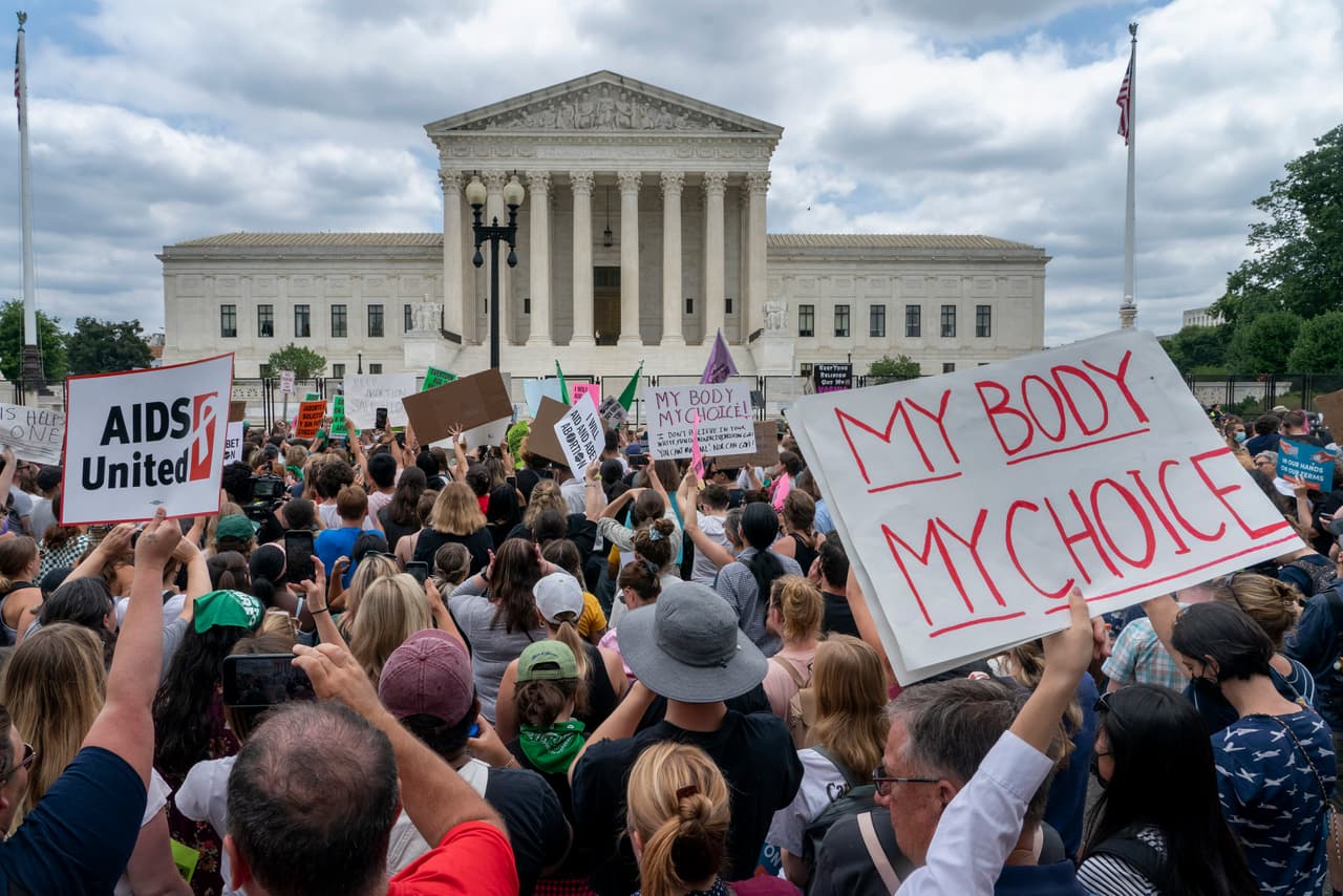 ¿Qué pasa con el aborto en Illinois? Autoridades reaccionan a la derogación de Roe vs. Wade 