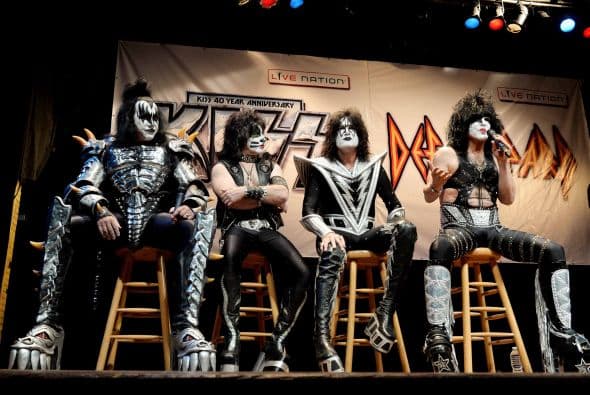 A dos meses de celebrar su entrada en el Hall de la Fama, la banda de rock de todos los tiempos se prepara para la mega gira en Estados Unidos. La extravagante banda anunció en Houses of Blue en Los Ángeles su próxima agenda de conciertos "2014 Heroes Tour' en el país, junto a Def Leppard otra de las súper bandas del género Hard Rock y Heavy Metal.