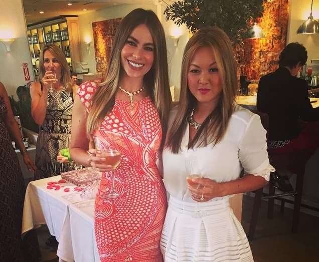 Esta belleza tampoco se resiste a las fiesta, por todos lados la vemos celebrando.