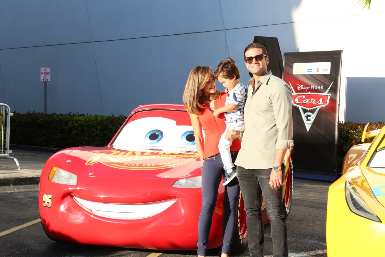 Satcha y Aaron estaban muy divertidos con la reacción de su hijo mayor.