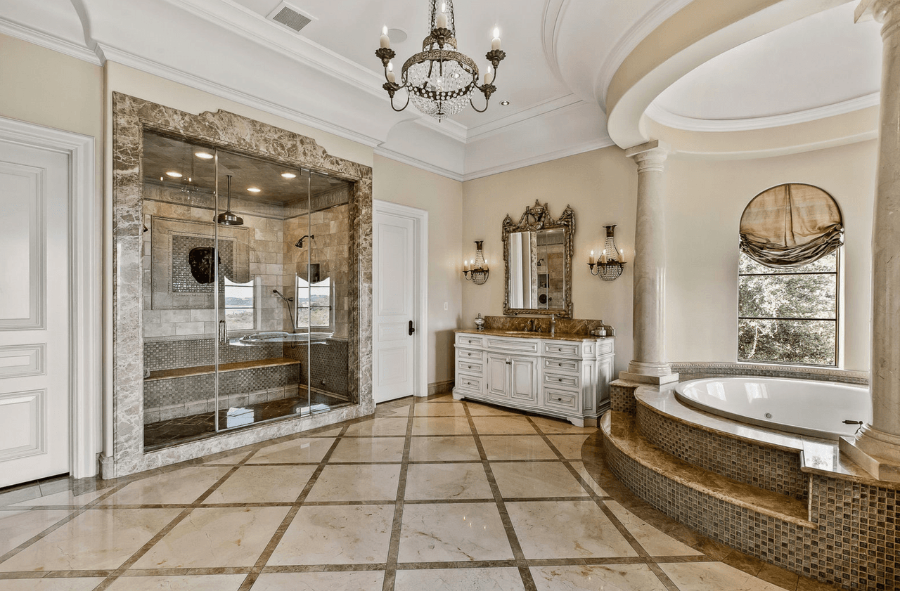 El pago inicial y los costos de cierre suman $10.8 millones, según realtor.com.