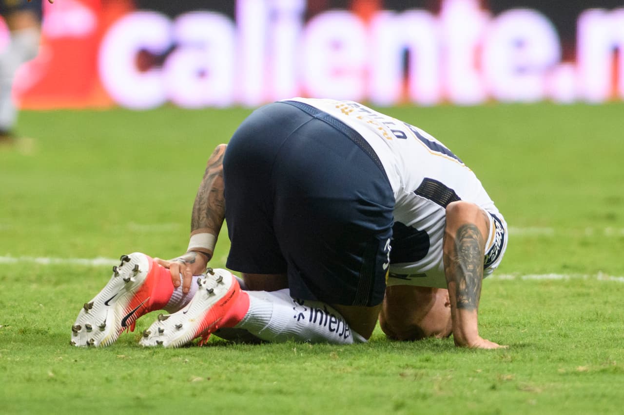 Cirugía de tobillo con Pumas. Fuera 52 días, se perdió un partido. Del 9 de noviembre al 31 de diciembre del 2017.