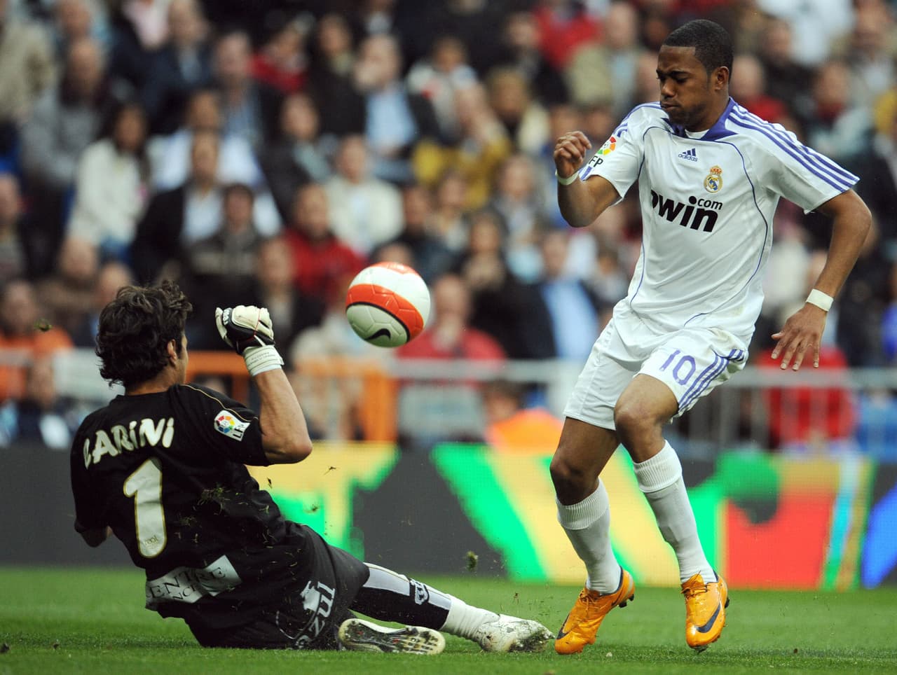 Sin embargo, tras esa caída, Real Murcia fue sancionado por la Liga Profesional de Fútbol en España a un doble descenso a la Segunda División B, cuando buscaba el ascenso a Primera.